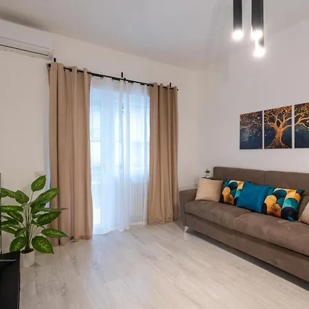 Tiburtina Flat - 600m To Metro B, Terrace, A-c * Rome