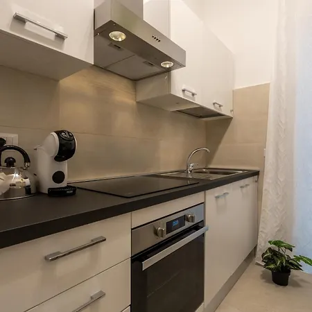 Tiburtina Flat - 600m To Metro B, Terrace, A-c