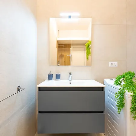 Tiburtina Flat - 600m To Metro B, Terrace, A-c Rzym